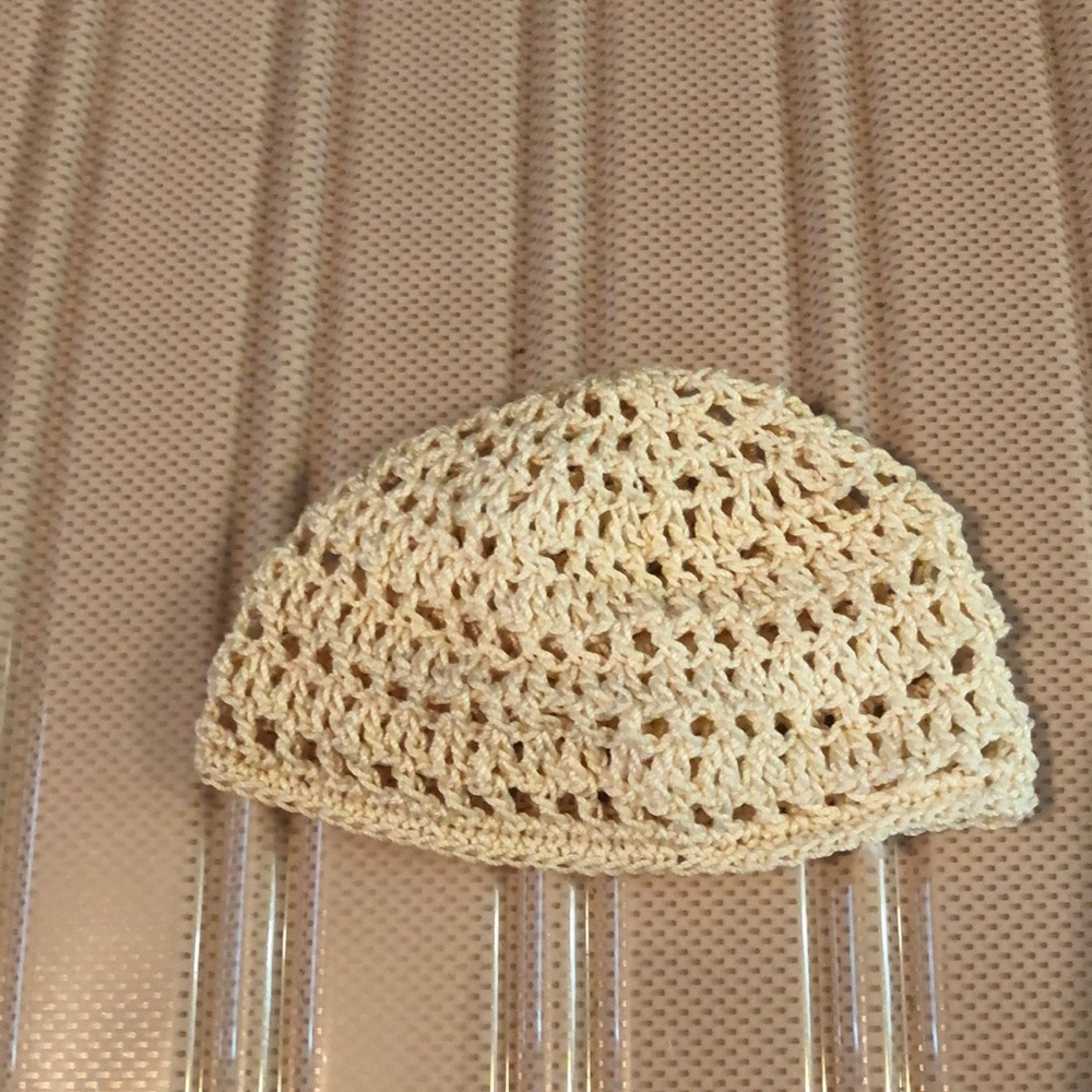 🏵New handmade crocheted preemie (or doll) hat in cream cotton thread